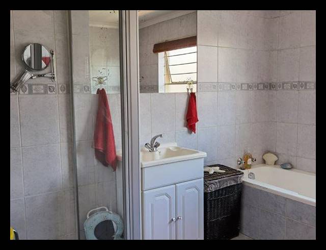 3 BEDROOM HOUSE FOR SALE IN VAN RIEBEECK PARK